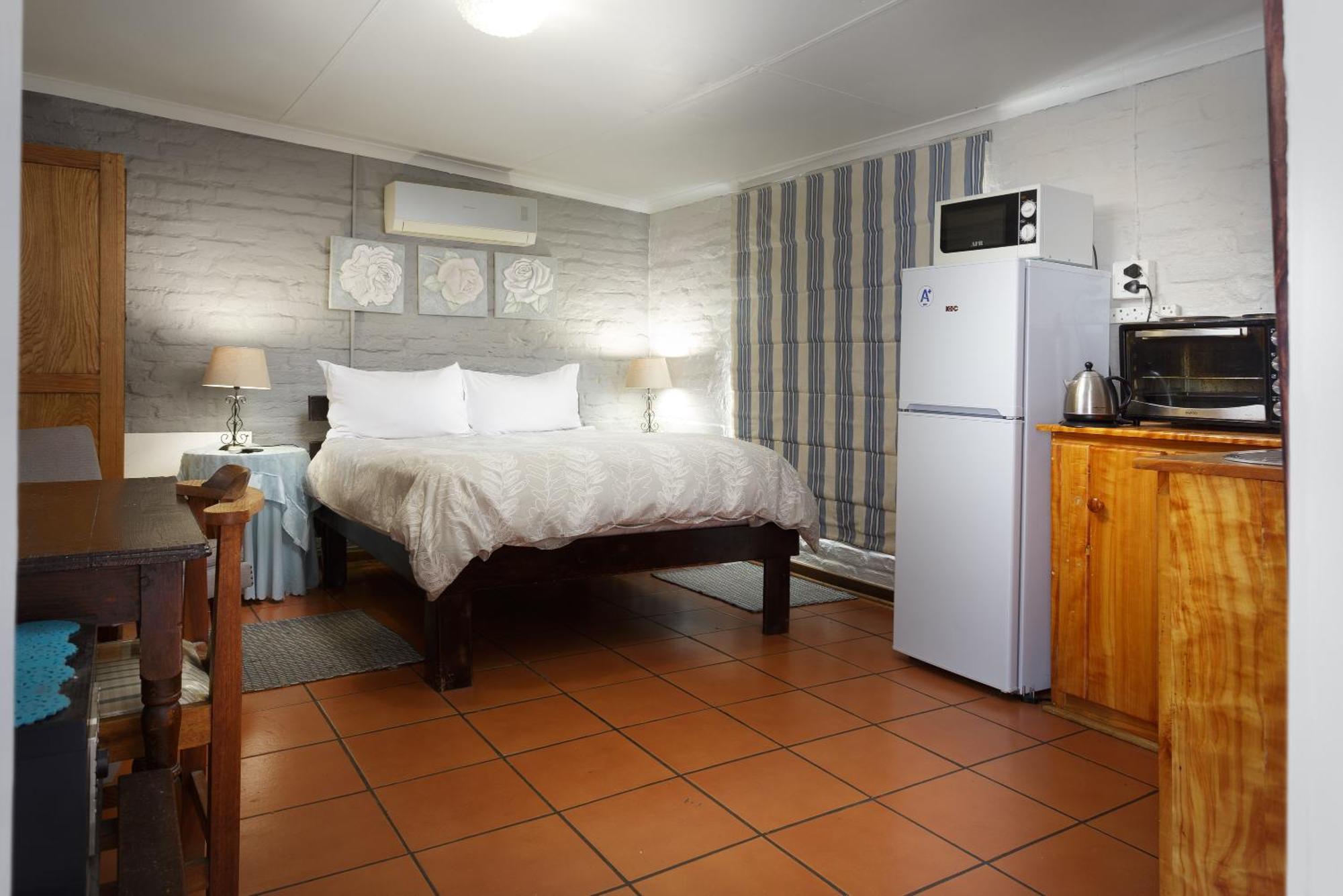 Horse And Mill Guesthouse Colesberg Bagian luar foto