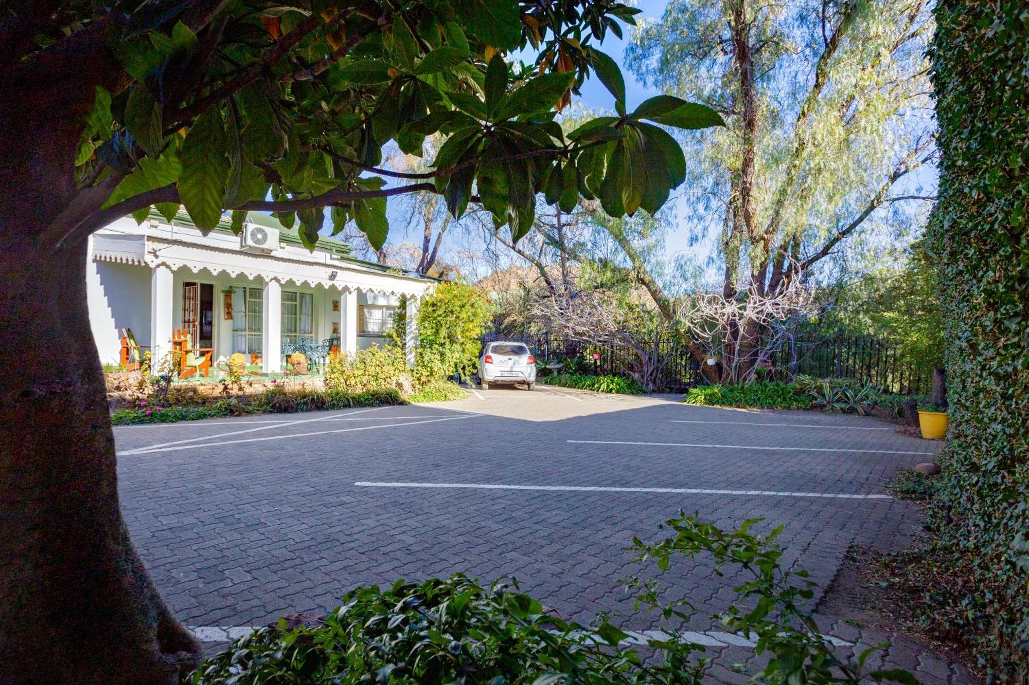 Horse And Mill Guesthouse Colesberg Bagian luar foto