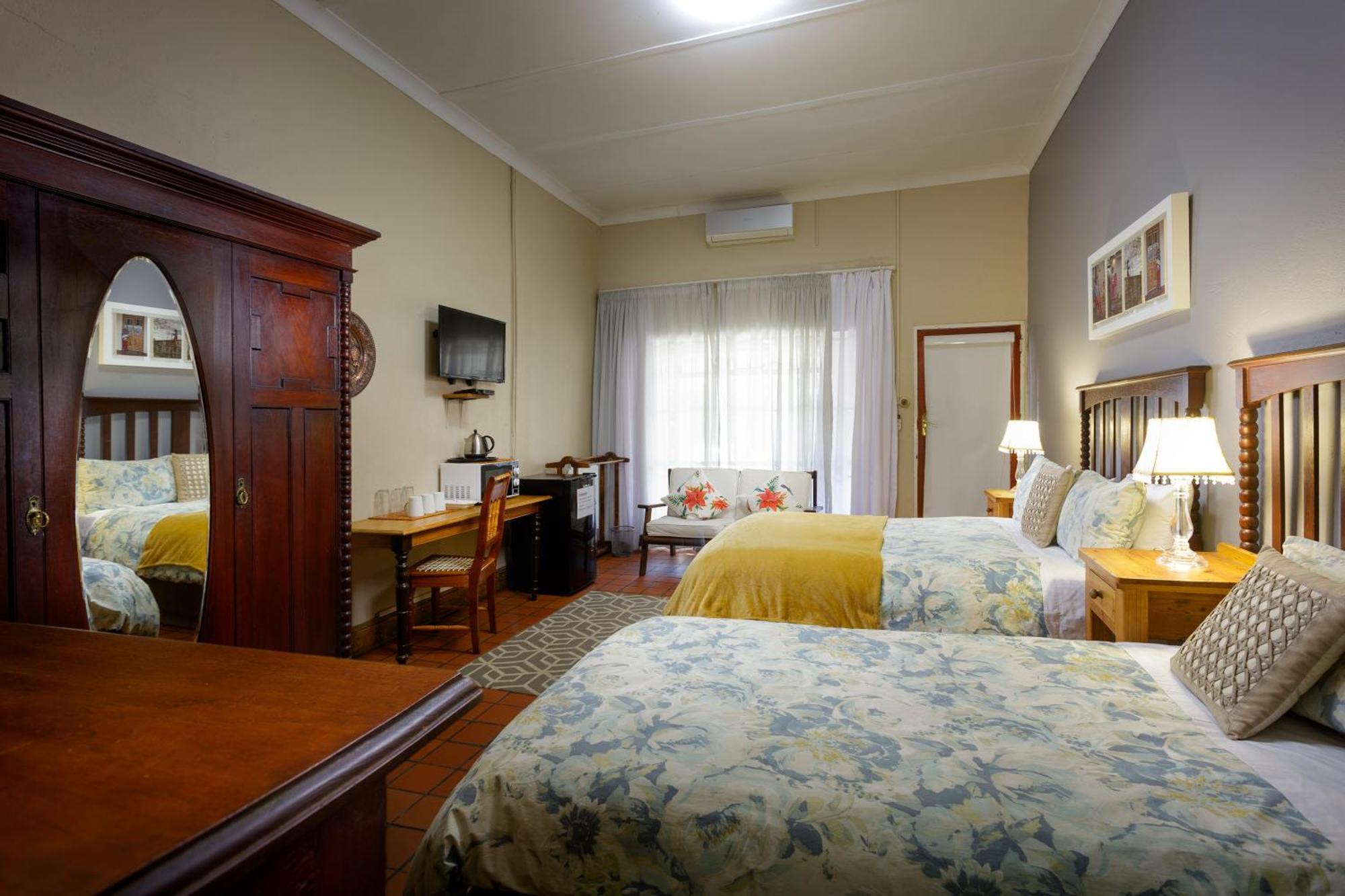 Horse And Mill Guesthouse Colesberg Bagian luar foto
