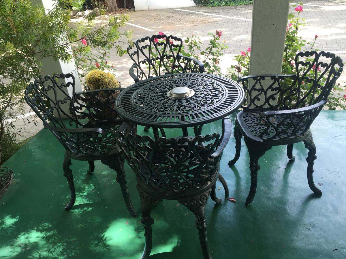 Horse And Mill Guesthouse Colesberg Bagian luar foto